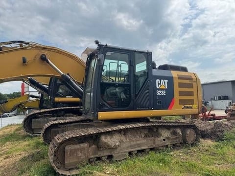 2014 Caterpillar 323E crawler excavator side view 2014 Caterpillar 323E crawler excavator side view