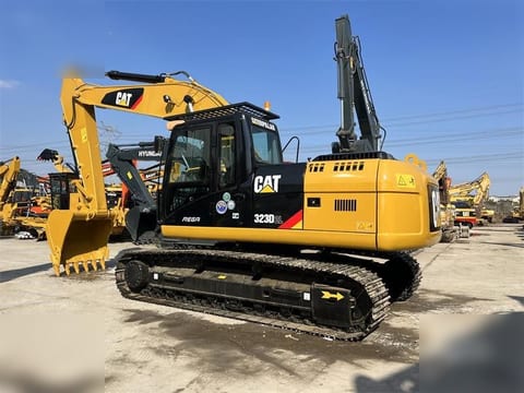 2020 Caterpillar 323D2L crawler excavator, rear three-quarter view 2020 Caterpillar 323D2L crawler excavator, rear three-quarter view