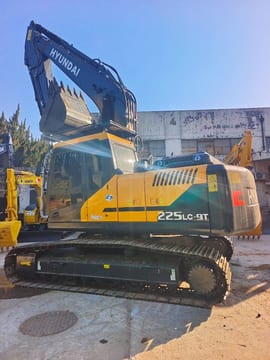 2025 Hyundai R225LC-9T crawler excavator side view 2025 Hyundai R225LC-9T crawler excavator side view