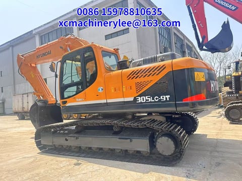 2022 Hyundai 305LC-9T crawler excavator, side view 2022 Hyundai 305LC-9T crawler excavator, side view