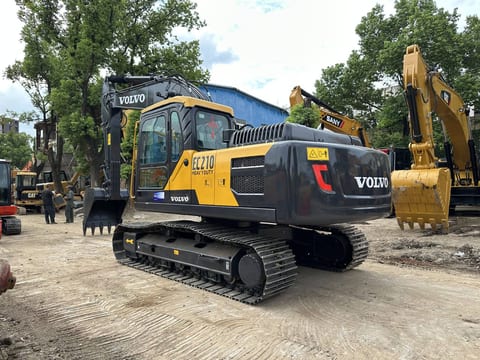 2022 Volvo EC210 crawler excavator, rear three-quarter view 2022 Volvo EC210 crawler excavator, rear three-quarter view