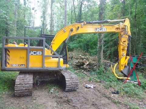 2023 JCB 150X LC crawler excavator side view 2023 JCB 150X LC crawler excavator side view