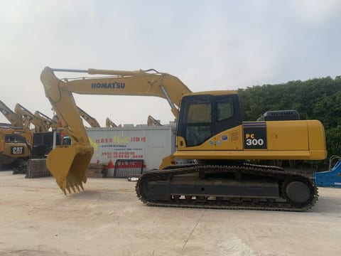 2022 Komatsu PC300-7 crawler excavator, side view 2022 Komatsu PC300-7 crawler excavator, side view