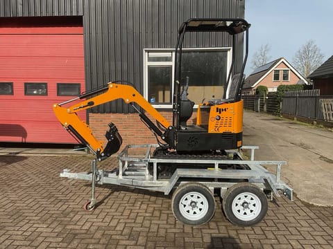 JPC HT-12 mini excavator on trailer, side view JPC HT-12 mini excavator on trailer, side view