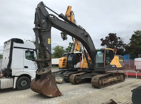 2016 Volvo EC300E crawler excavator, side profile view 2016 Volvo EC300E crawler excavator, side profile view