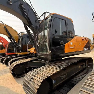 Hyundai R220LC-9S crawler excavator, side view Hyundai R220LC-9S crawler excavator, side view