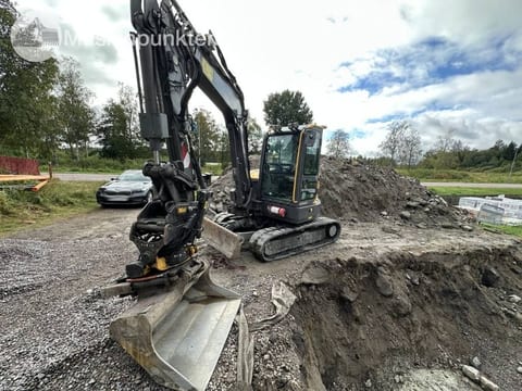 2017 Volvo ECR58D mini excavator, front three-quarter view 2017 Volvo ECR58D mini excavator, front three-quarter view
