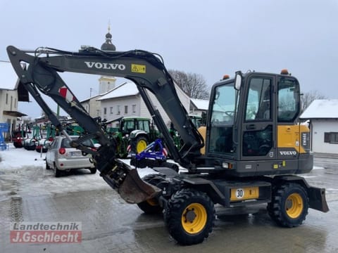 2016 Volvo EW60E wheel excavator side view 2016 Volvo EW60E wheel excavator side view
