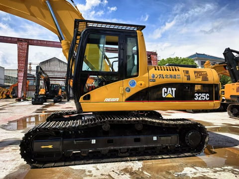 2023 Caterpillar 325C crawler excavator side view 2023 Caterpillar 325C crawler excavator side view