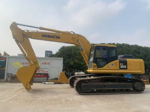 2020 Komatsu PC300 crawler excavator, side view 2020 Komatsu PC300 crawler excavator, side view