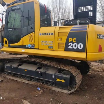 2013 Komatsu PC200-8 crawler excavator side view 2013 Komatsu PC200-8 crawler excavator side view