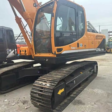 2016 Hyundai R220LC-9S crawler excavator, side view 2016 Hyundai R220LC-9S crawler excavator, side view