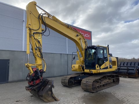2018 Komatsu PC170LC-11 crawler excavator, side view 2018 Komatsu PC170LC-11 crawler excavator, side view