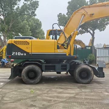 2024 Hyundai R210W-9 wheel excavator, side view 2024 Hyundai R210W-9 wheel excavator, side view