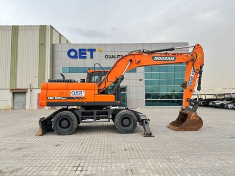 2014 Doosan DX190WA wheel excavator, side view 2014 Doosan DX190WA wheel excavator, side view