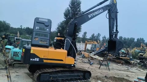 2024 Hyundai HX220S crawler excavator, side profile view 2024 Hyundai HX220S crawler excavator, side profile view