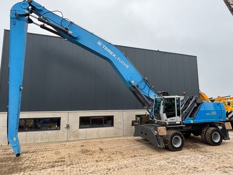 2013 Fuchs MHL 380 material handler, side view 2013 Fuchs MHL 380 material handler, side view