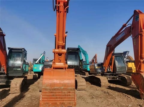2023 Hitachi ZX210 crawler excavator, front view of bucket and boom 2023 Hitachi ZX210 crawler excavator, front view of bucket and boom