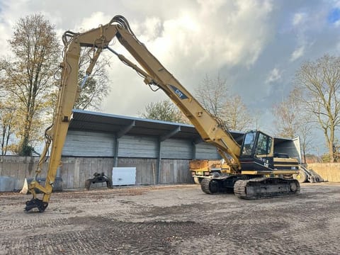 2001 Caterpillar 330BL crawler excavator side view 2001 Caterpillar 330BL crawler excavator side view