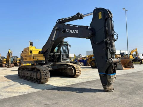2013 Volvo EC700CL crawler excavator, side profile view 2013 Volvo EC700CL crawler excavator, side profile view