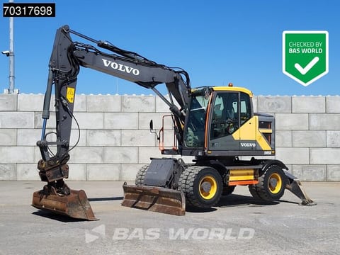 2015 Volvo EWR150E wheel excavator, side view 2015 Volvo EWR150E wheel excavator, side view