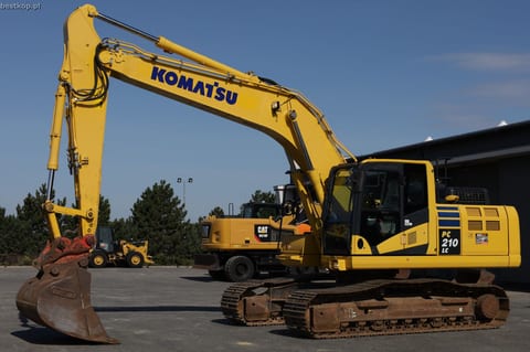2018 Komatsu PC210LC-11 crawler excavator side view 2018 Komatsu PC210LC-11 crawler excavator side view