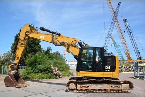 2016 Caterpillar 325FL crawler excavator side view 2016 Caterpillar 325FL crawler excavator side view