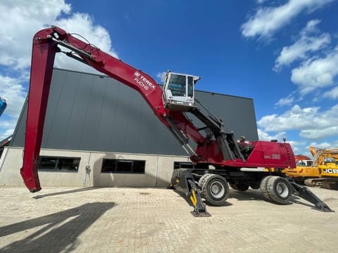 2011 Fuchs MHL380 material handler, side view 2011 Fuchs MHL380 material handler, side view