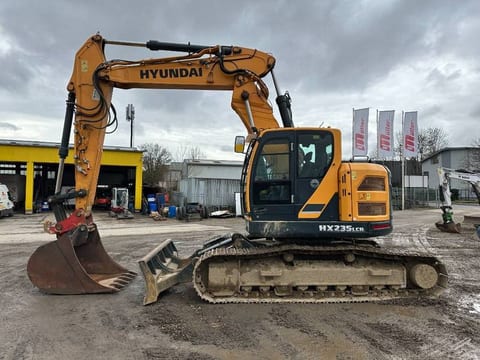 2018 Hyundai HX235 LCR crawler excavator, side view 2018 Hyundai HX235 LCR crawler excavator, side view