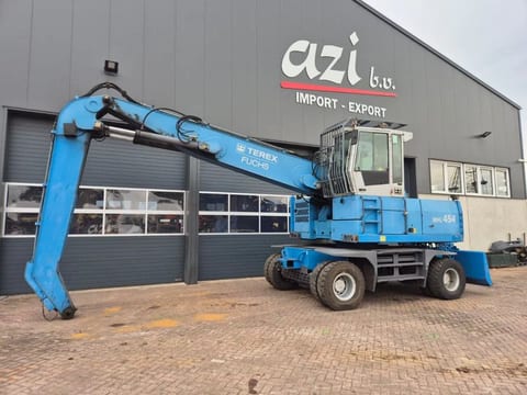 2010 Fuchs MHL454 material handler, side view 2010 Fuchs MHL454 material handler, side view
