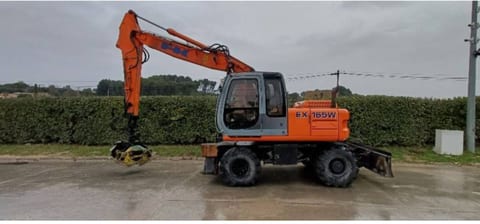 2002 New Holland EX165W wheel excavator, side profile view 2002 New Holland EX165W wheel excavator, side profile view