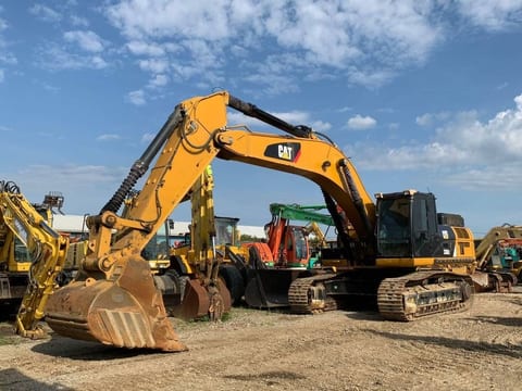 2020 Caterpillar 336D2 crawler excavator, side view 2020 Caterpillar 336D2 crawler excavator, side view