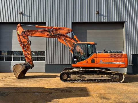 2013 Doosan DX255LC-3 crawler excavator, side view 2013 Doosan DX255LC-3 crawler excavator, side view