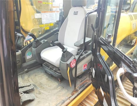 2016 Caterpillar 329D crawler excavator interior view 2016 Caterpillar 329D crawler excavator interior view