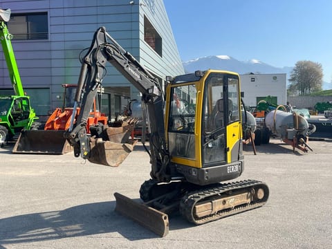 2006 Volvo ECR28 mini excavator, side view 2006 Volvo ECR28 mini excavator, side view