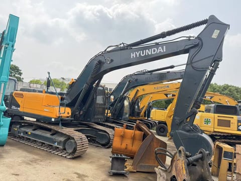 2023 Hyundai R220LC-9S crawler excavator, side view 2023 Hyundai R220LC-9S crawler excavator, side view