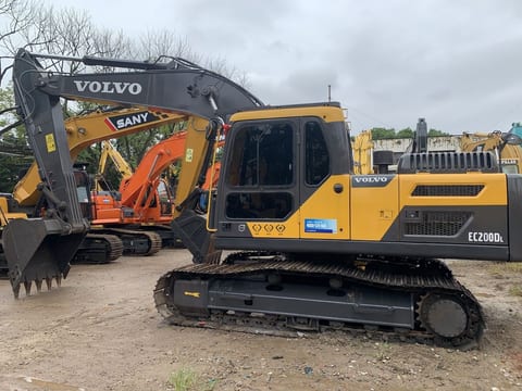 2013 Volvo EC200DL crawler excavator, side view 2013 Volvo EC200DL crawler excavator, side view