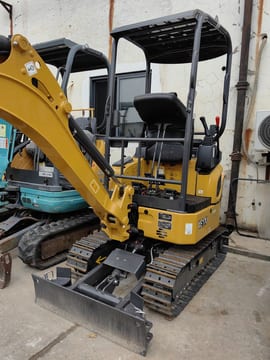 2026 XCMG XE17U mini excavator, front three-quarter view