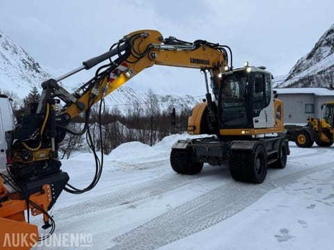 2021 Liebherr A916 Compact Litronic wheel excavator, front three-quarter view 2021 Liebherr A916 Compact Litronic wheel excavator, front three-quarter view