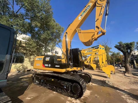 Escavatore cingolato Caterpillar 320D2 del 2022, vista laterale Escavatore cingolato Caterpillar 320D2 del 2022, vista laterale