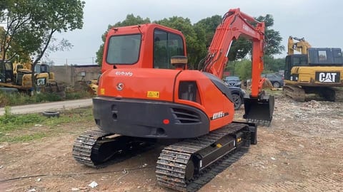 Kubota KX185 mini excavator, rear three-quarter view Kubota KX185 mini excavator, rear three-quarter view