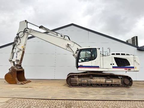 2016 Liebherr R 946 crawler excavator, side view 2016 Liebherr R 946 crawler excavator, side view