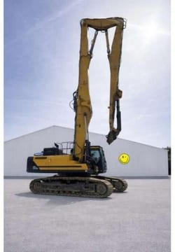 2017 Hyundai HX520L demolition excavator, side profile view 2017 Hyundai HX520L demolition excavator, side profile view