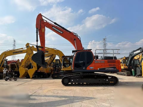 2020 Doosan DX300LC-9C crawler excavator side view 2020 Doosan DX300LC-9C crawler excavator side view