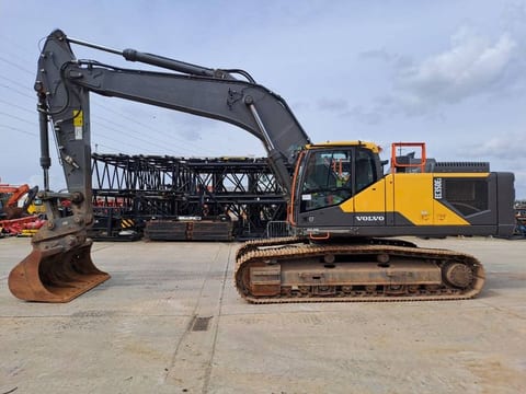 2022 Volvo EC350E L crawler excavator, side profile view 2022 Volvo EC350E L crawler excavator, side profile view