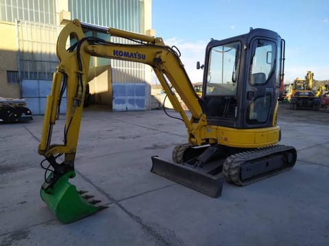 2007 Komatsu PC 27 MR-2 mini excavator, side view 2007 Komatsu PC 27 MR-2 mini excavator, side view
