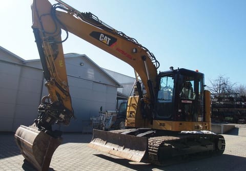 2018 Caterpillar 315FL crawler excavator, side view 2018 Caterpillar 315FL crawler excavator, side view