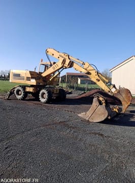 1979 Liebherr 911 wheel excavator, side profile view 1979 Liebherr 911 wheel excavator, side profile view