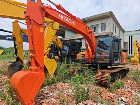 2016 Hitachi EX120-5 crawler excavator, front three-quarter view 2016 Hitachi EX120-5 crawler excavator, front three-quarter view
