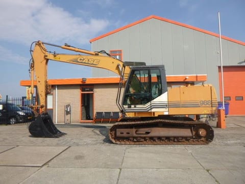 1998 CASE 988-CK crawler excavator, side view 1998 CASE 988-CK crawler excavator, side view